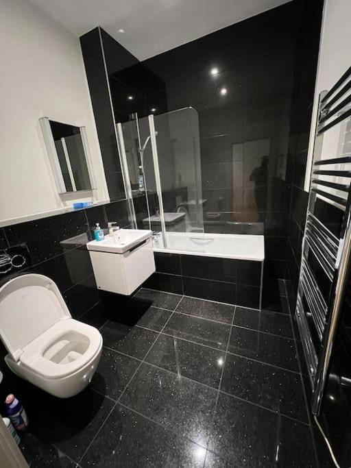 Cozy Modern Apartment In Croydon Central Buitenkant foto