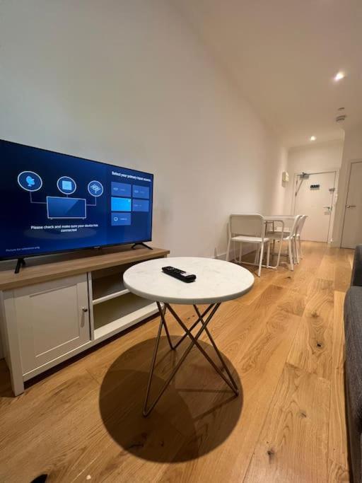 Cozy Modern Apartment In Croydon Central Buitenkant foto