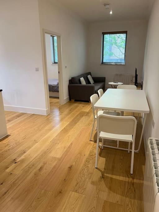 Cozy Modern Apartment In Croydon Central Buitenkant foto